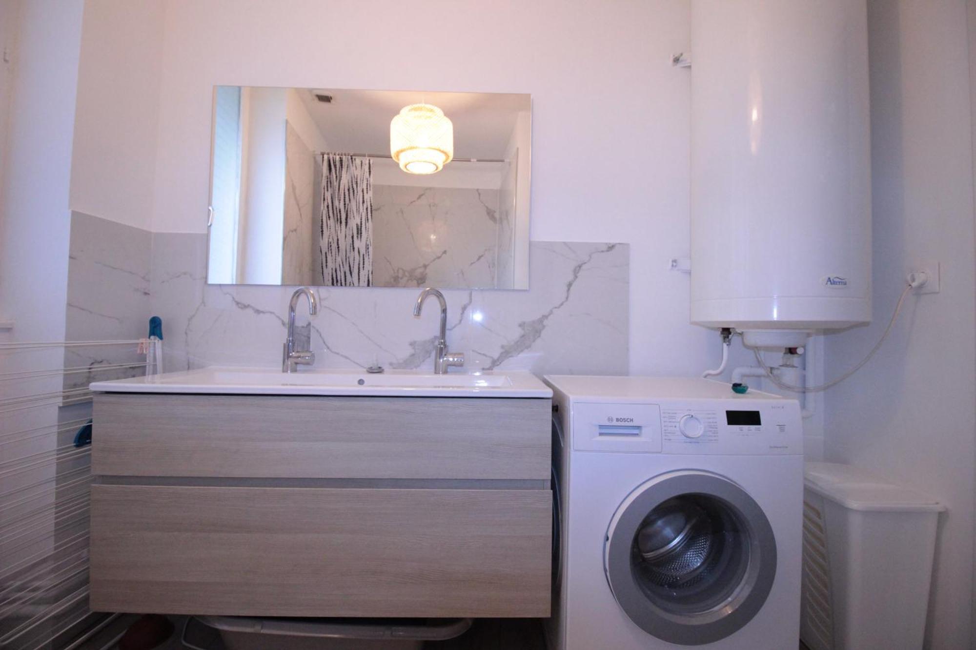 Logement Neuf "Meuse" - Hyper Centre - Parking Proche - Proche Gare - 4 Chambres - Terrasse Couverte - Wifi ! Gere Par Prestazen'Services Verdun Extérieur photo